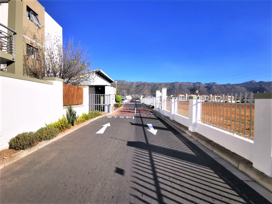 2 Bedroom Property for Sale in Gordons Bay Central Western Cape